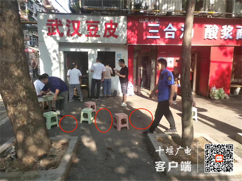 车城路武汉豆皮店门口存在占道经营、乱扔垃圾的不文明行为