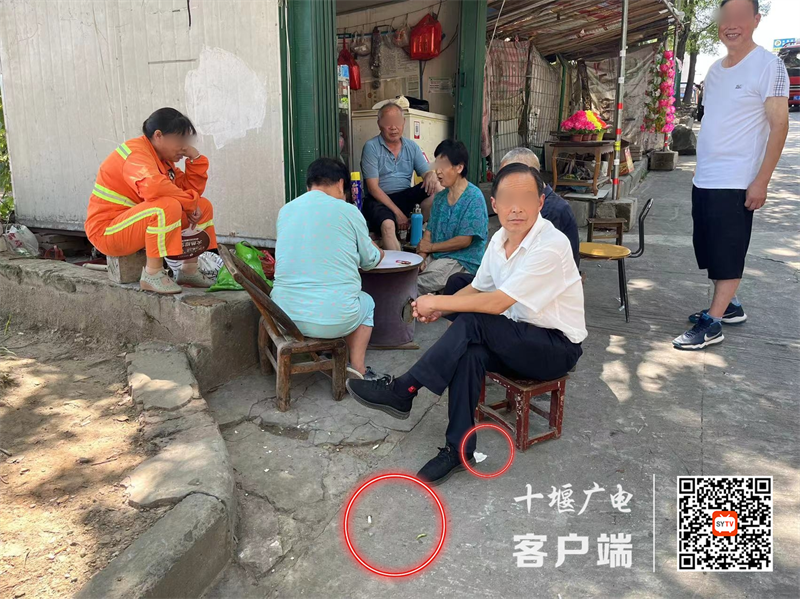云南路存在不带口罩扎堆聚集、乱扔垃圾、乱丢烟头的不文明行为