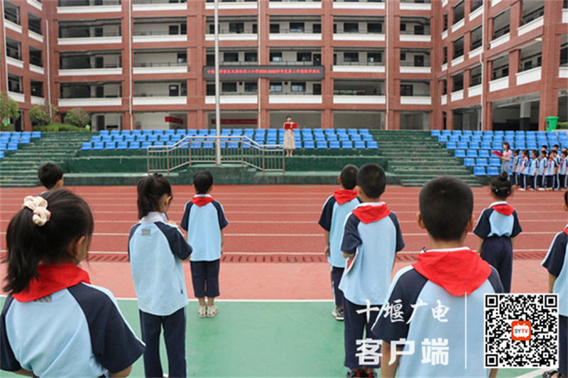 德育主任杨萍作总结讲话