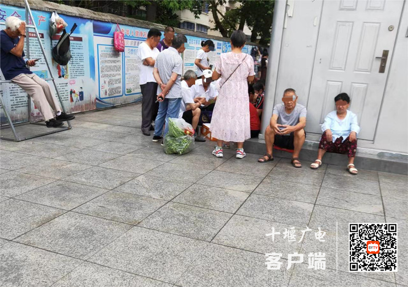 01.朝阳北路存在不戴口罩扎堆聚集的不文明行为