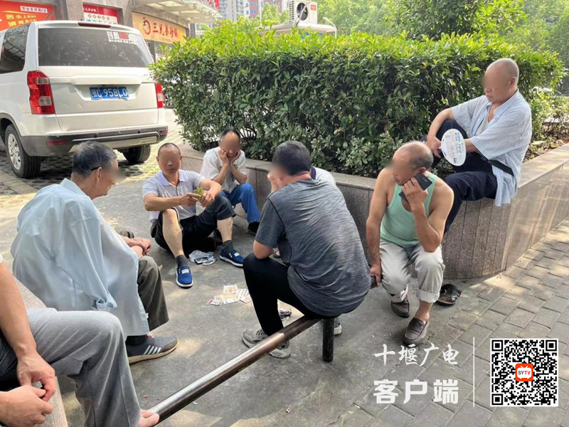 湖南路存在不戴口罩扎堆聚集的不文明行为