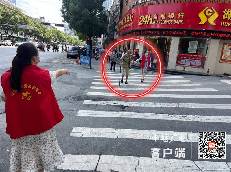 公园路存在横穿马路的不文明行为