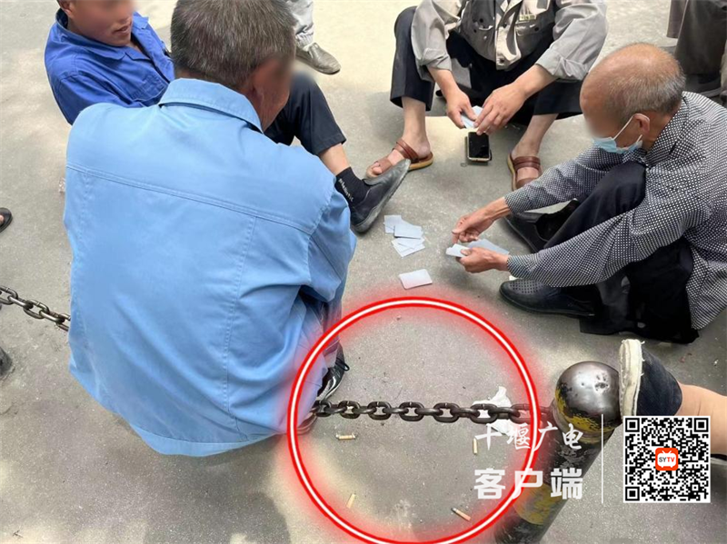 湖南路存在乱丢烟头、乱扔垃圾的不文明行为