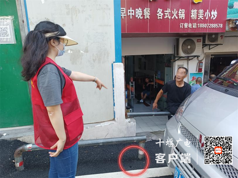 湖南路存在随地吐痰的不文明行为