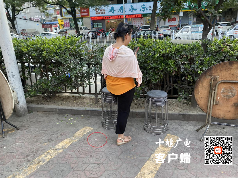 汉江北路东风集贸市场外存在随地吐痰的不文明行为