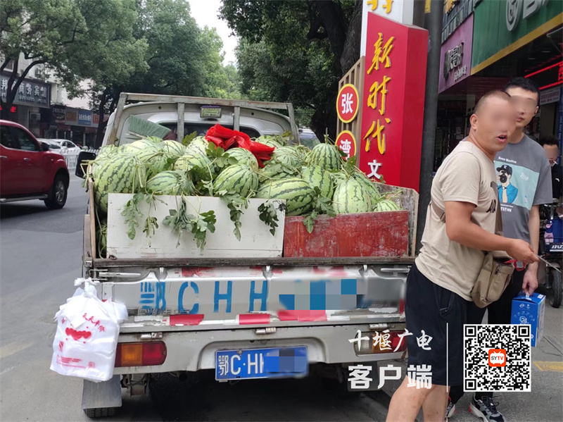车城路存在流动摊贩占道经营的不文明行为。