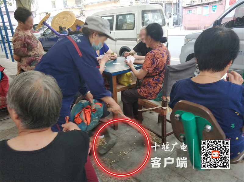 云南路存在乱扔垃圾的不文明行为。
