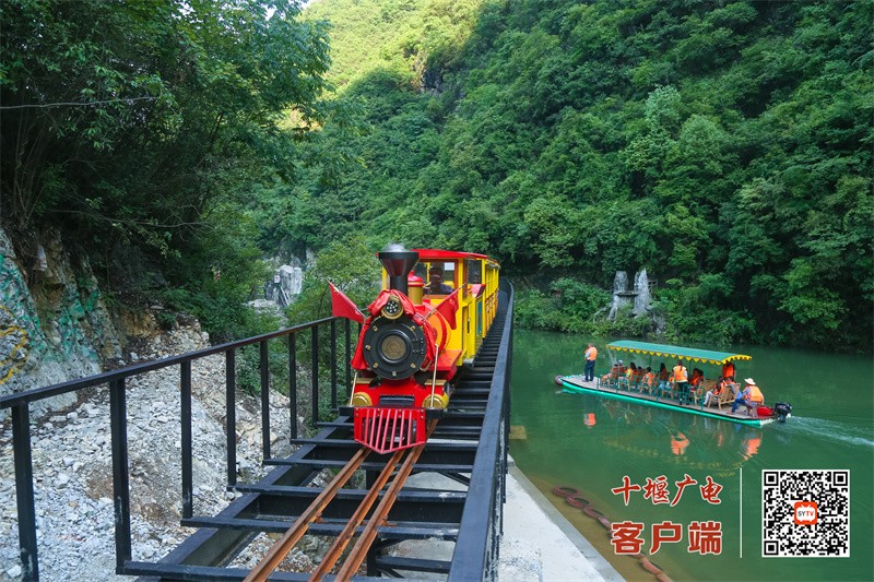 郧阳区九龙瀑 刘仲黎摄