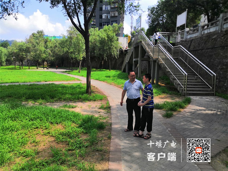 1劝离河边玩耍的学生_副本