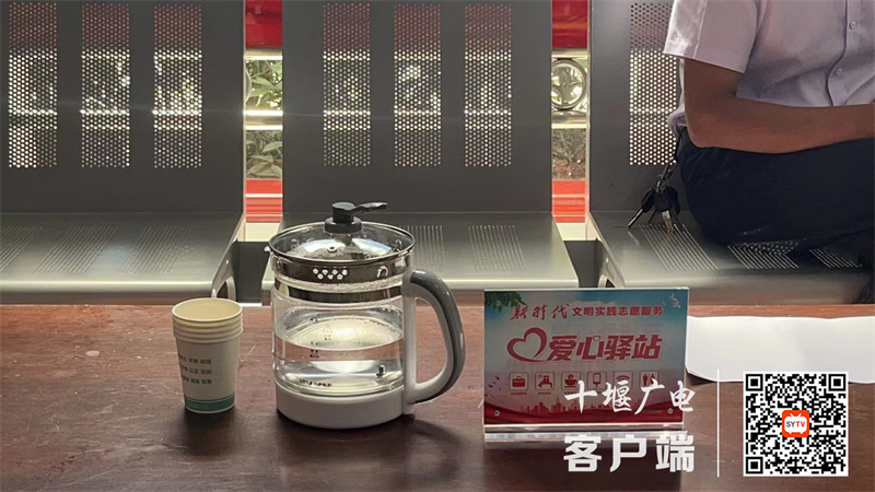 02二堰铺社区新时代文明实践站志愿服务“爱心驿站”jpg