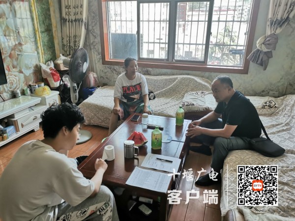 副校长熊银波走访市十八中七年级学生