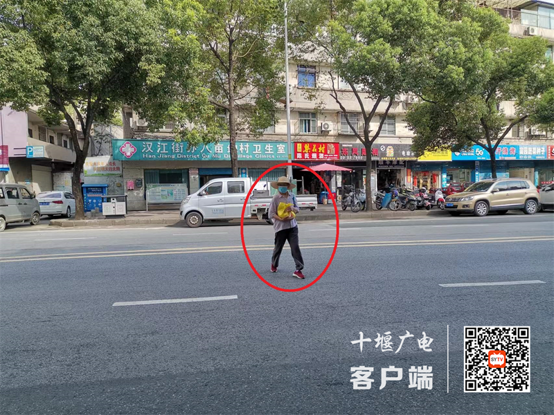 汉江北路存在横穿马路的不文明行为