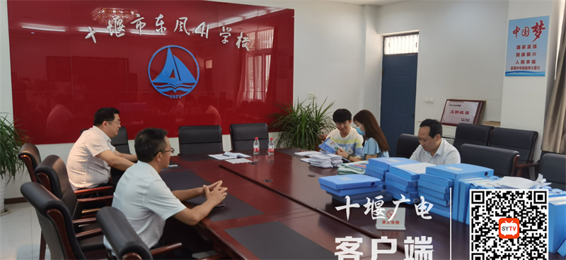 东风41学校：省教育厅领导陈洁赴东风41学校督导暑期防溺水工作2