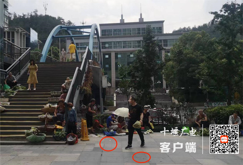 01北京北路存在流动摊贩、随地吐痰、乱扔垃圾的不文明行为