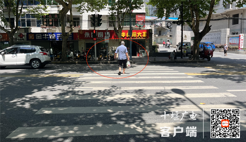 01车城西路129号存在横穿马路的不文明行为