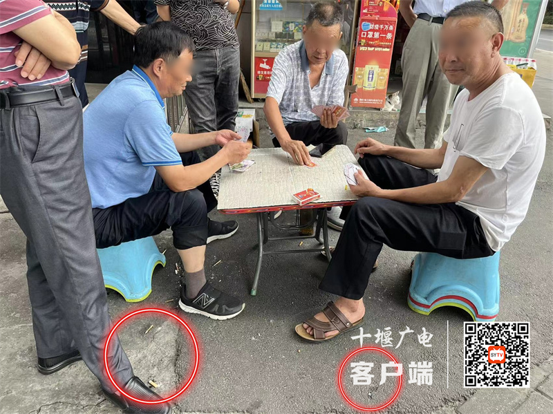 云南路存在居民随地吐痰、乱扔烟头的不文明行为。
