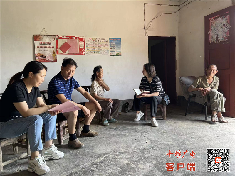 竹溪纪委：照亮“回家路” 点亮“信任灯”812