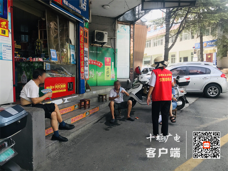 车城西路存在不戴口罩扎堆聚集的不文明行为