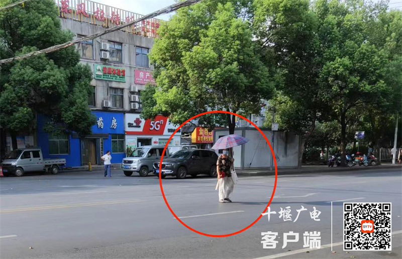 汉江南路存在横穿马路的不文明行为