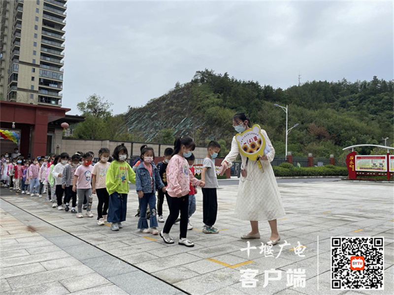 进校路队训练