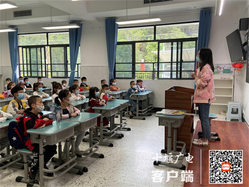 班主任进行“开学第一课”教育