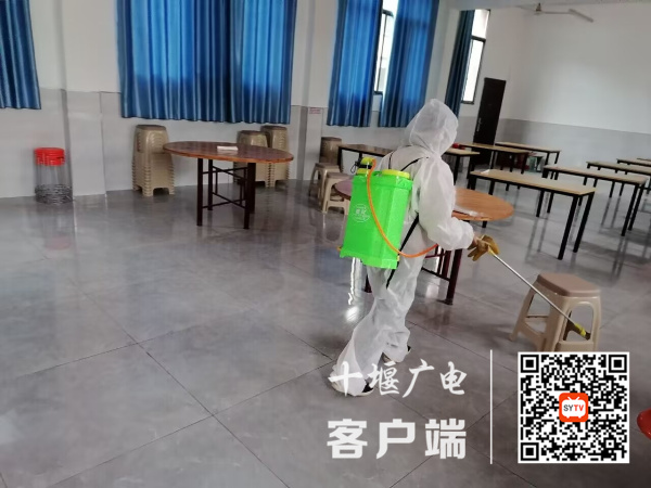 开学前，对学校各重点点位进行彻底消杀 2