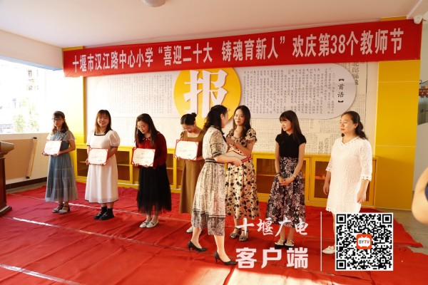 3王校长颁奖2