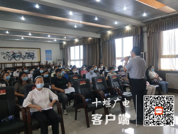 40学校七年级家长学校开班 (4)
