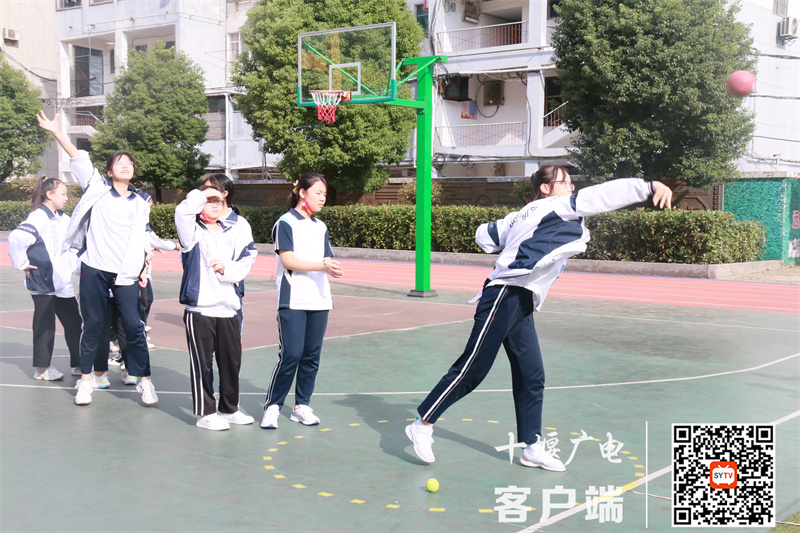 2022.9.29 运动会（十堰市东风铁路学校召开第20届秋季运动会） (14)