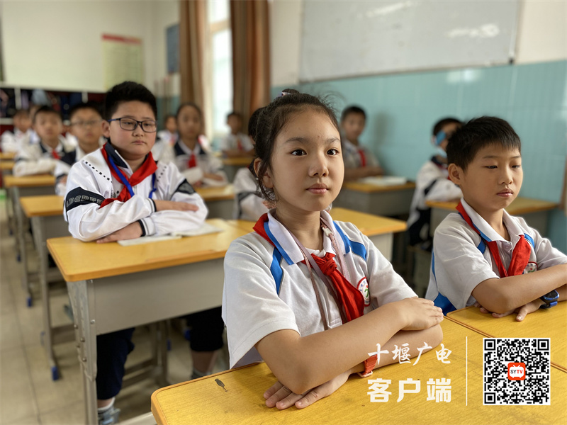2022.9.30 十堰市东风铁路学校开展烈士纪念日主题教育活动 (6)