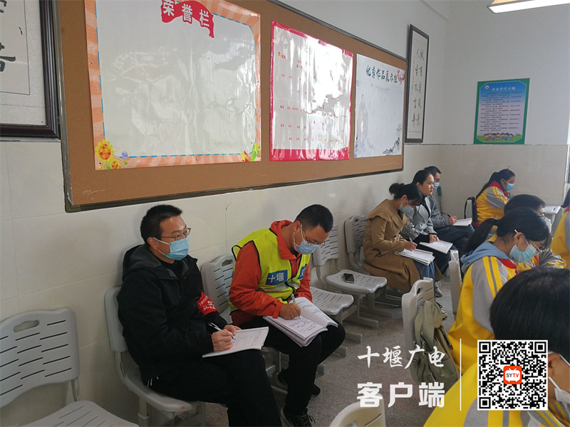 2022.11.2 十堰市东风铁路学校名师工作室开展送课（联校教研）活动 (2)