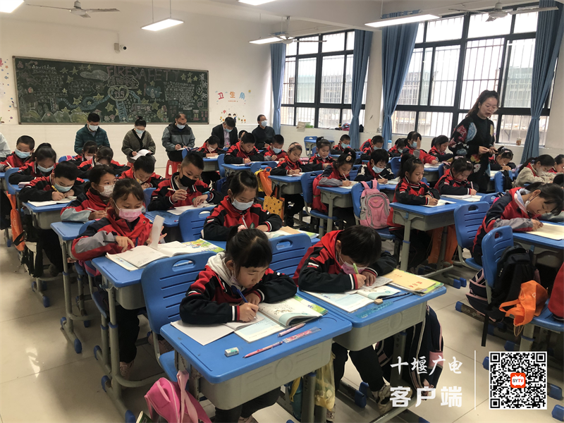 聚焦一线抓质量，听课评课助成长照片1
