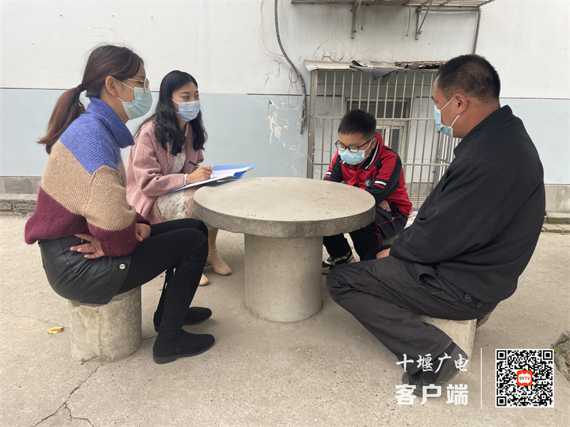 西城开发区中心小学开展“课外访万家”活动 2_副本