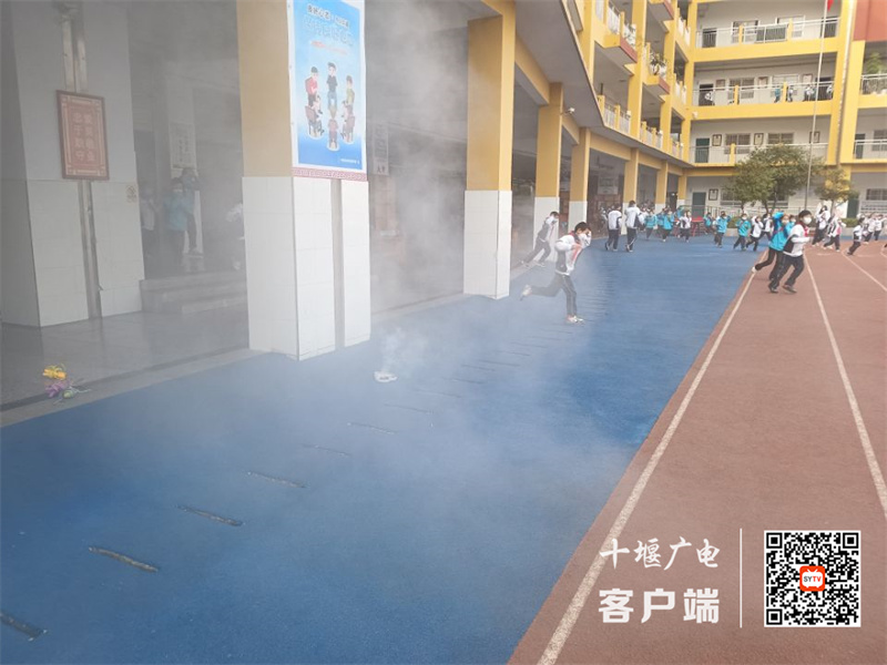 2022.11.7 十堰市东风铁路学校开展消防演练活动
