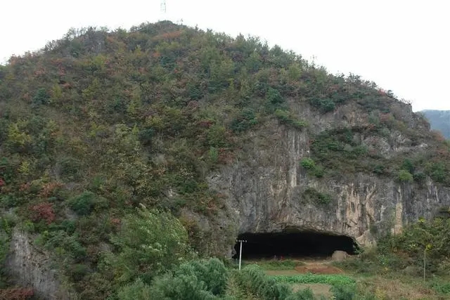 黄龙洞遗址全景