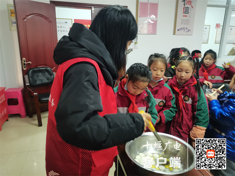 2023年2月3日，十堰市东风50学校学生在光明社区开展元宵节活动图片 (3)