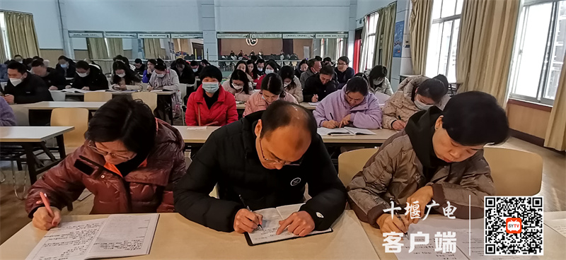 市十六中：强化师德培训  强化能力作风3