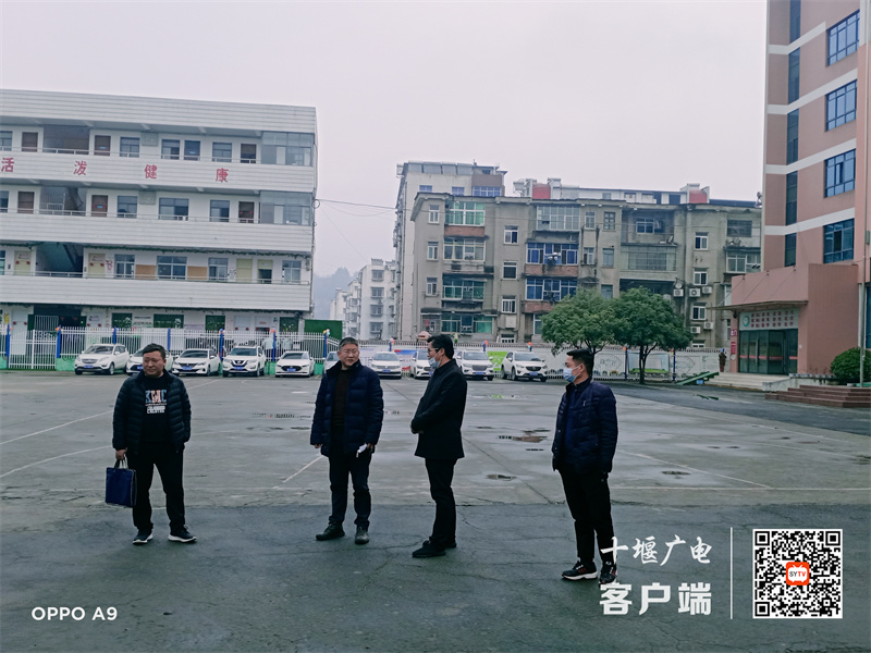 张湾区西城开发区中心小学迎接区教育局开学检查1