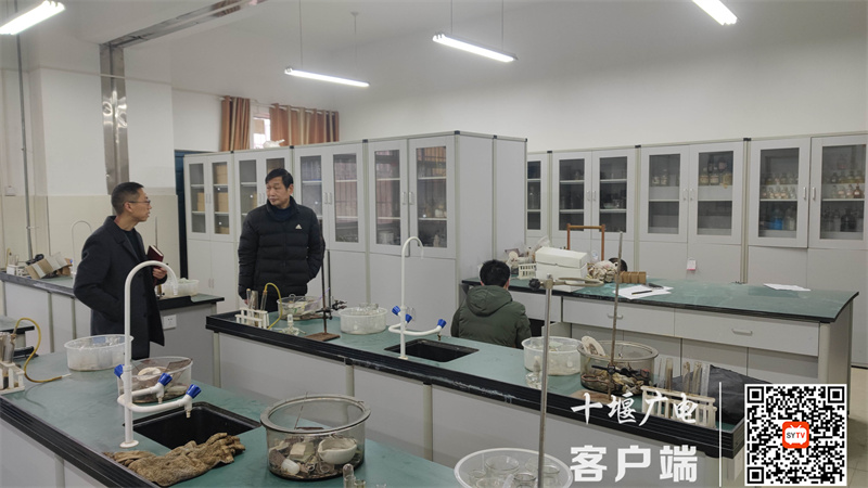 2023.2.10 十堰市东风铁路学校迎接区教研室视导检查 (2)