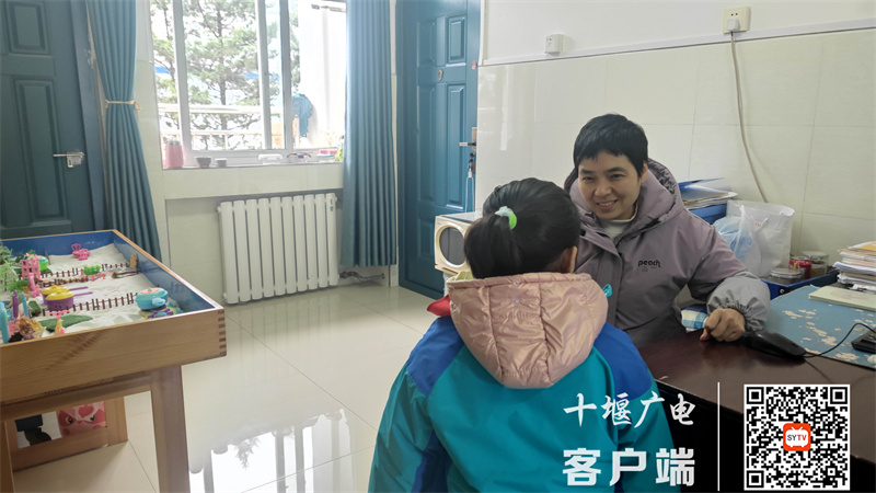 十堰市东风铁路学校心理健康教研组开展活动 (2)