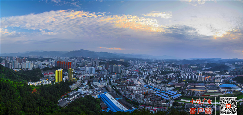 大美十堰  拍摄地：六堰山 作者：周林 15607282588(1)
