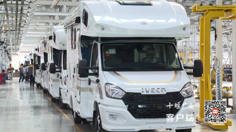 全国两会反响（政府工作报告）加大关键核心技术攻关  做大做强汽车产业20230307.mp4_20230307_172053182