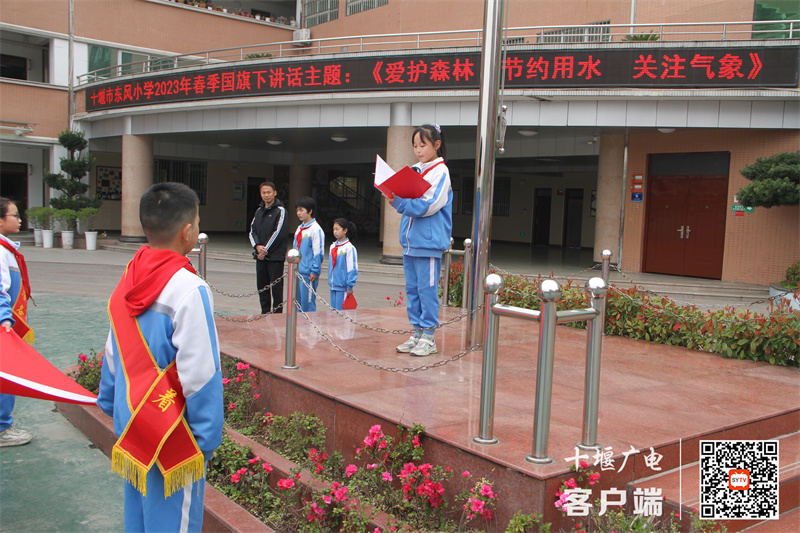 东风小学开展环保教育国旗下讲话1