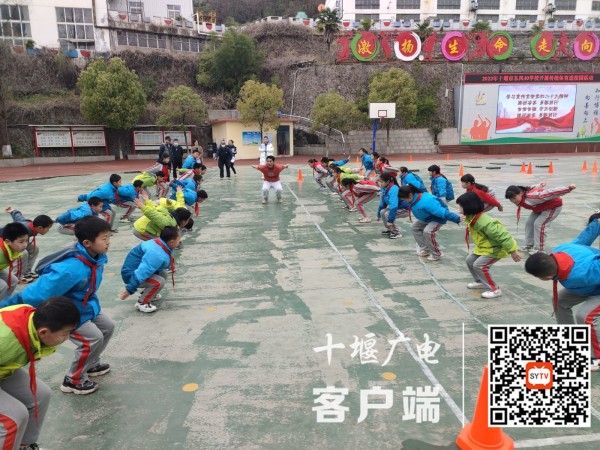 十堰市东风40学校开展新教师过关课2