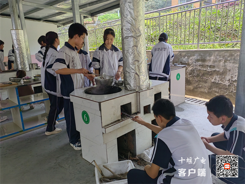 2023.4.17-19 十堰市东风铁路学校在经开区校外实践中心参加实践活动 (2)