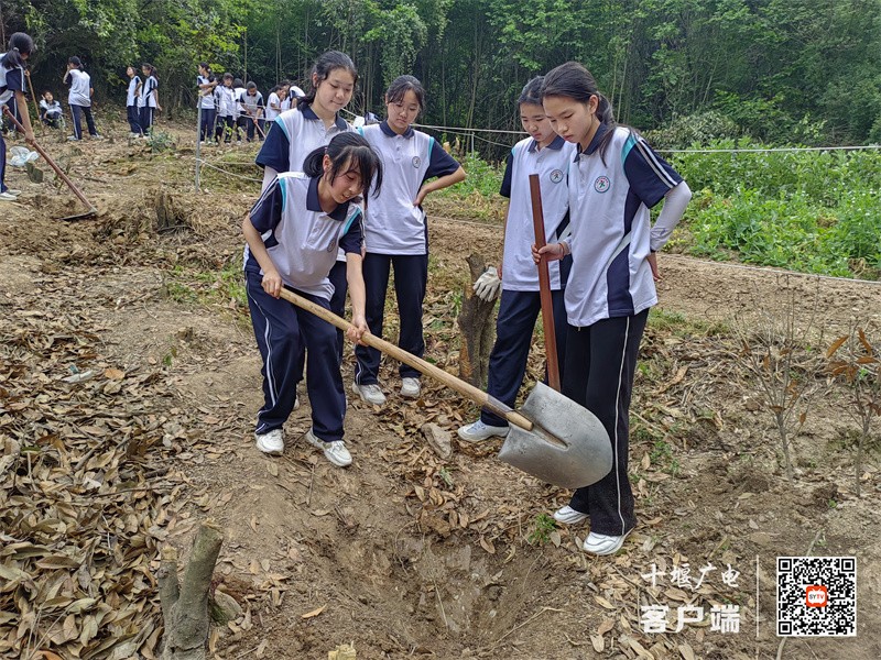 2023.4.17-19 十堰市东风铁路学校在经开区校外实践中心参加实践活动 (15)
