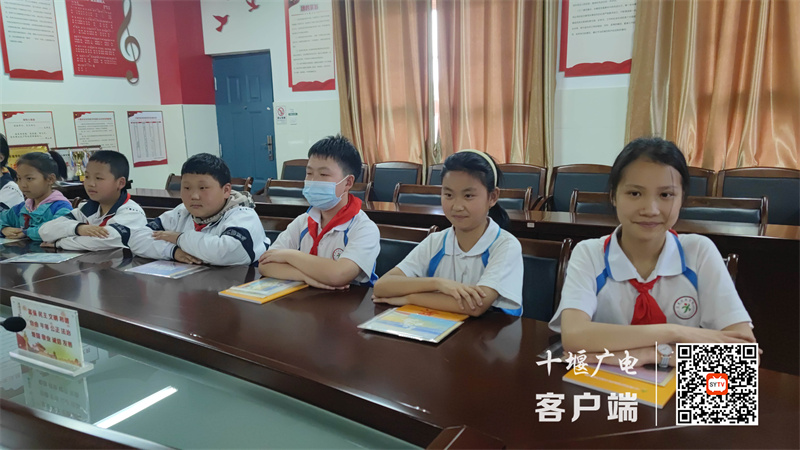 2023.5.22 十堰市东风铁路学校开展关爱留守儿童主题活动 (1)