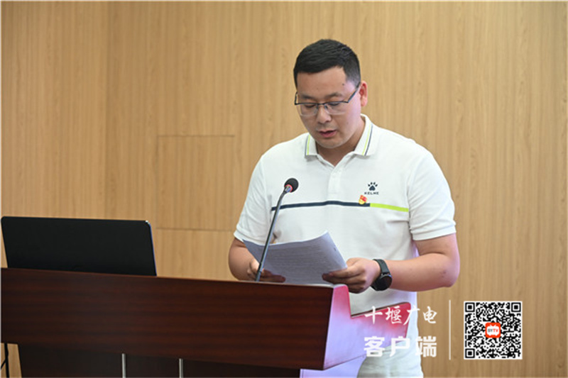 校办主任罗文康_副本