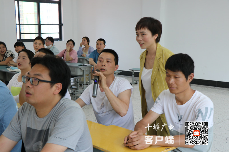 与会家长积极参与_副本