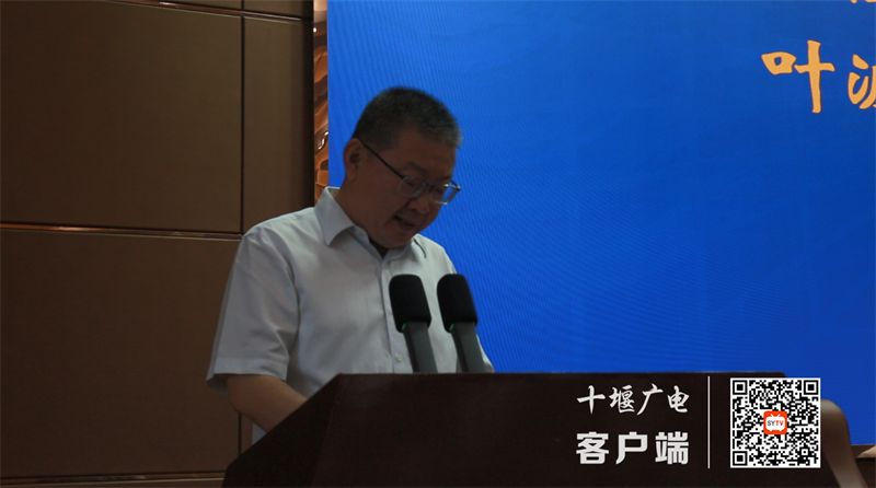 高级职业学校校长 叶波_副本